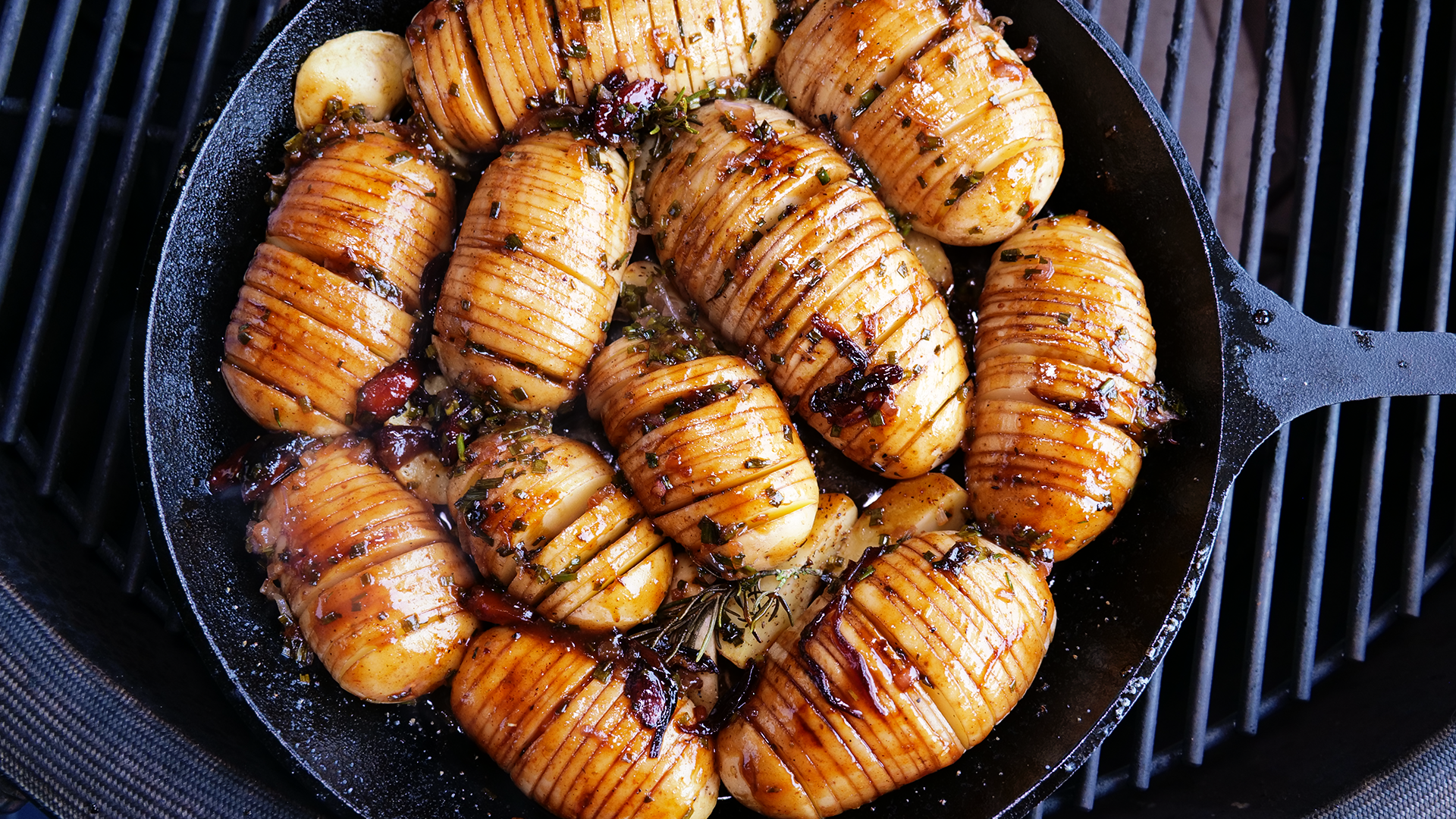 Hasselback-Kartoffeln BBQ-Style