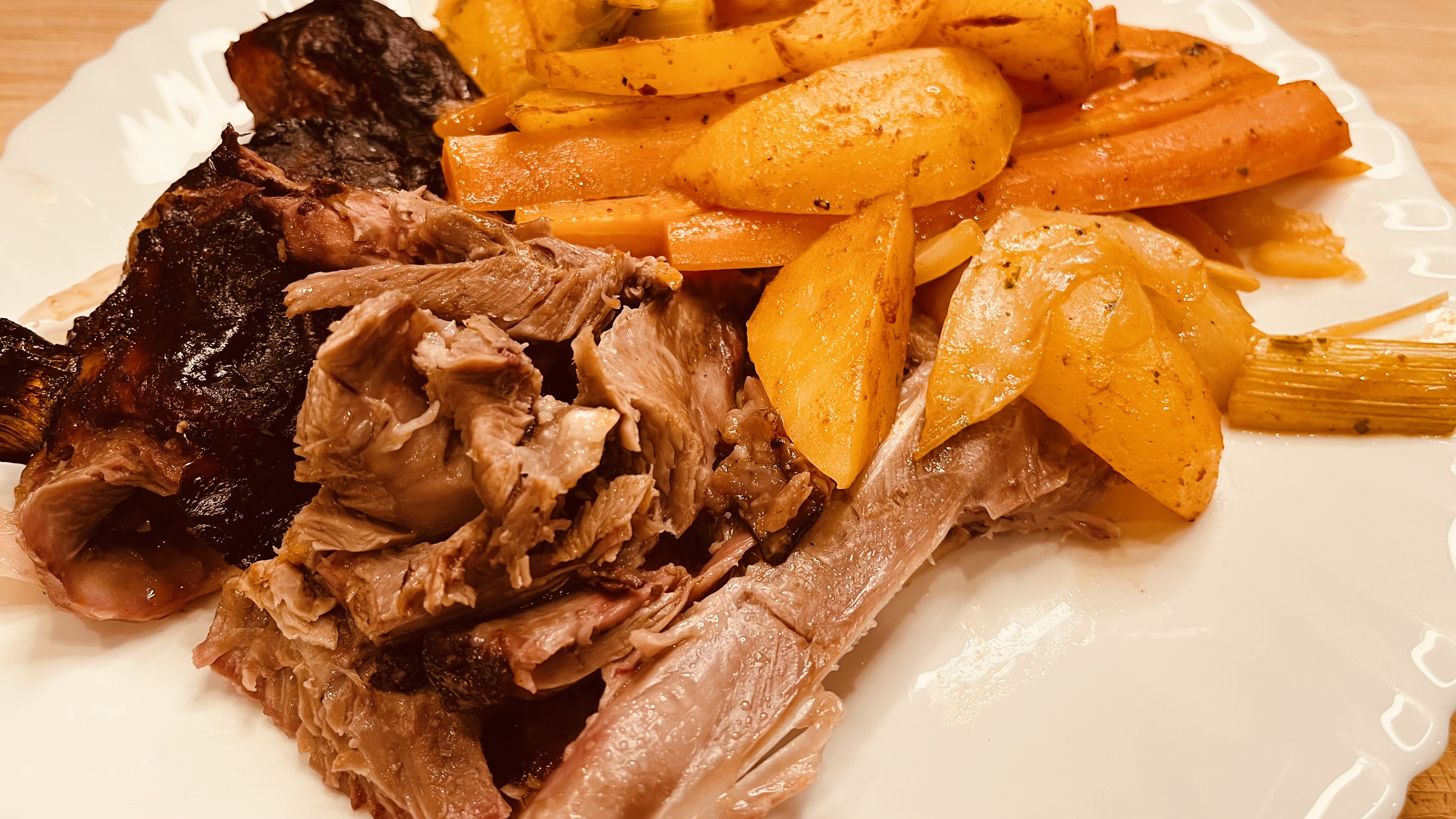 Marinierte Putenkeulen und Röstgemüse