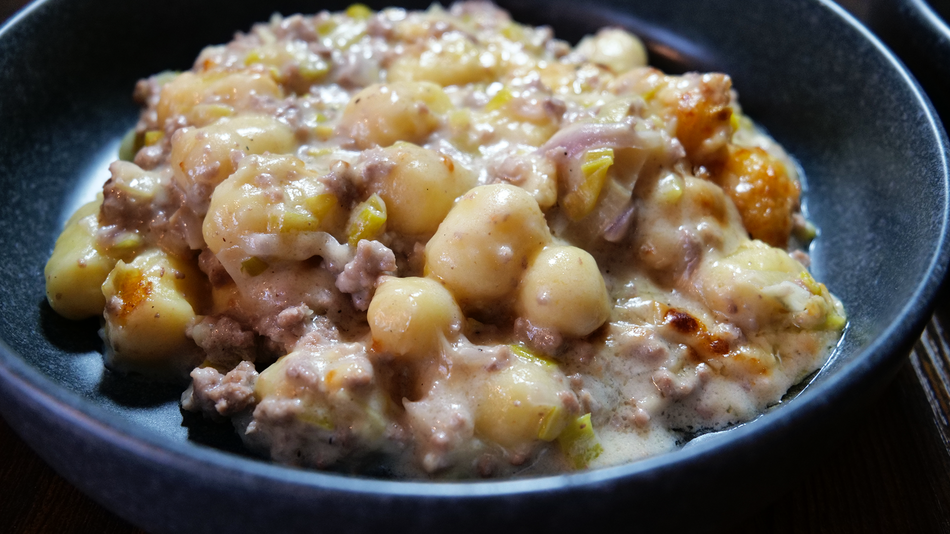 Hackfleisch-Lauch-Käse-Topf mit Gnocchi